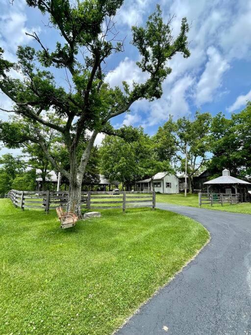 Bourbon Trail Cabin On The Farm Lawrenceburg Dış mekan fotoğraf